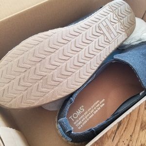 New in box Toms
